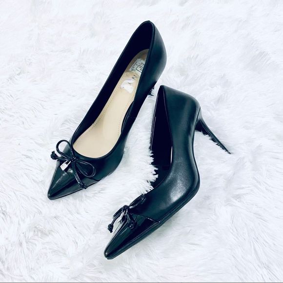 DKNY Black Pointed Toe Heel Pumps Bow & Locket 8.5 - Picture 1 of 8
